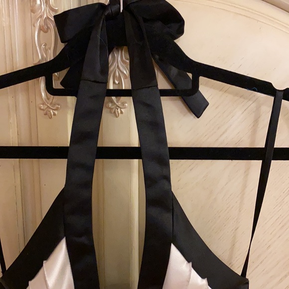 Gorgeous BCBGMAXAZRIA satin dress. Worn once. No stains no flaws. Size 2 - Picture 3 of 8